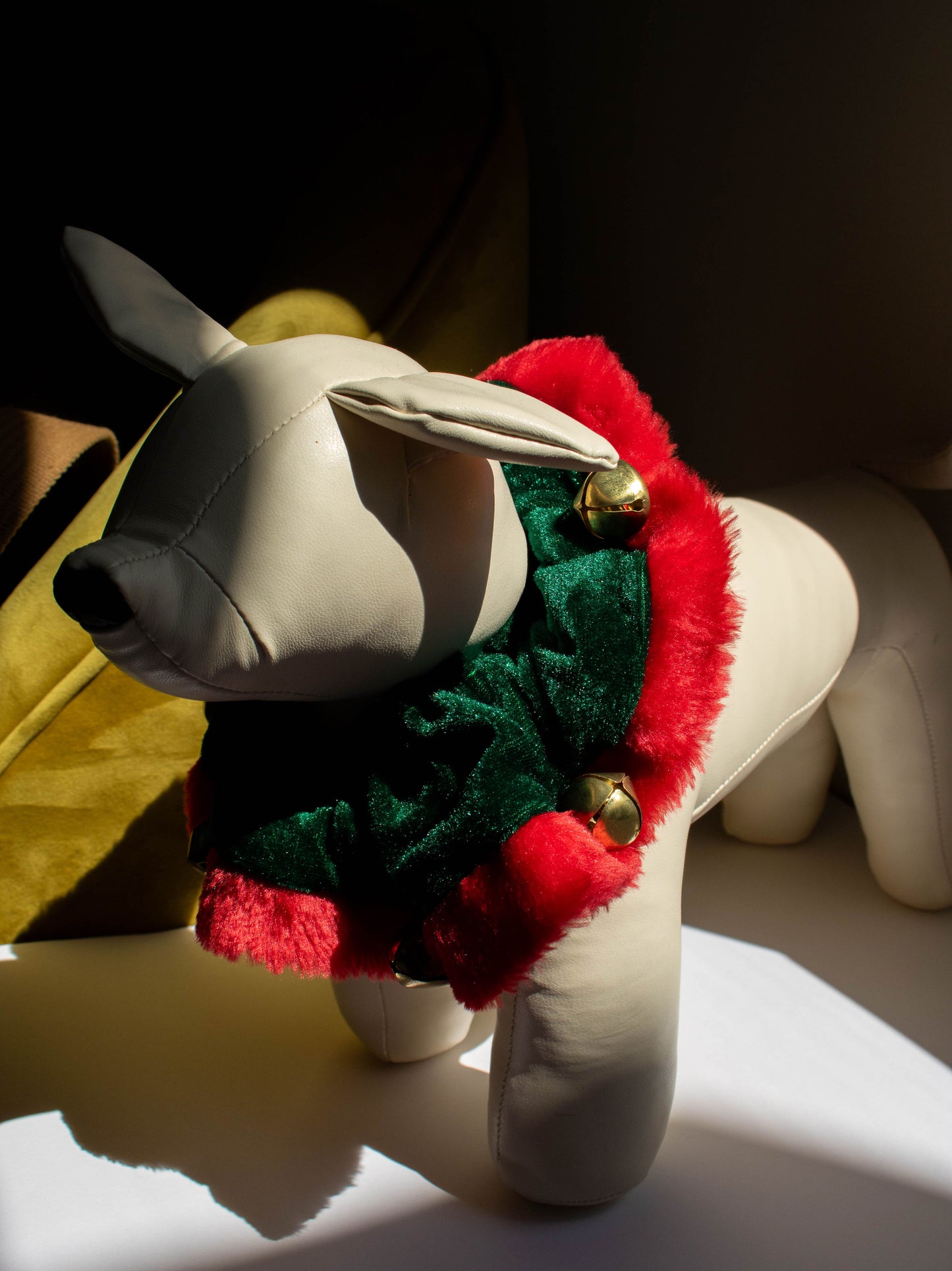 HOLIDAY VELVET COLLAR