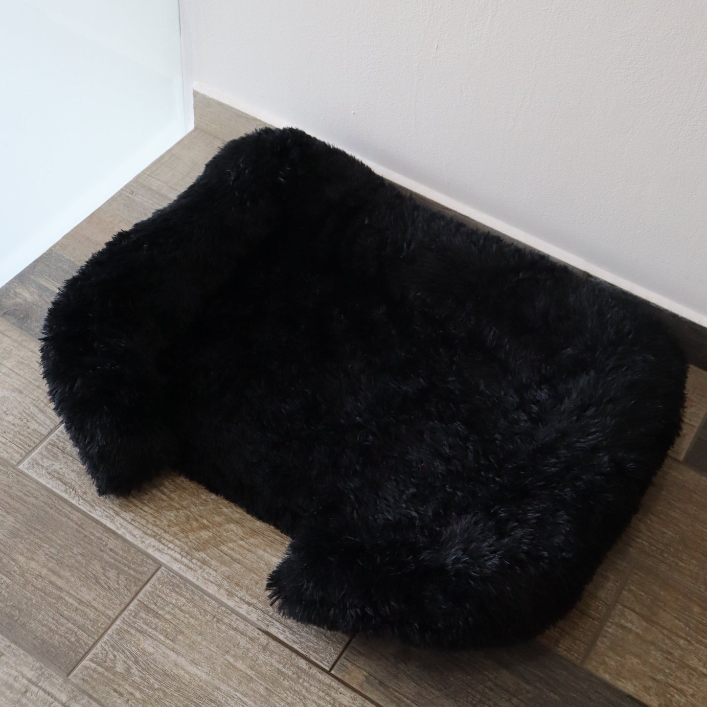 CAMA - BLACK FLUFF
