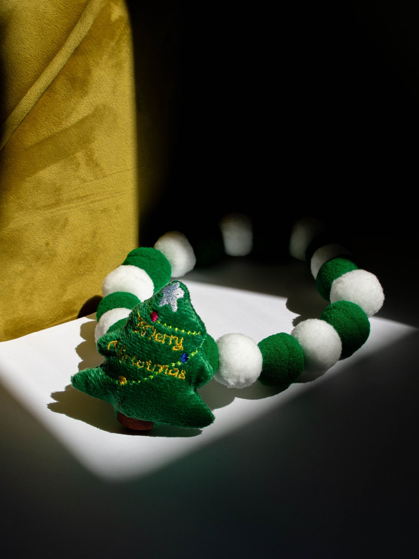 CHRISTMAS TREE COLLAR